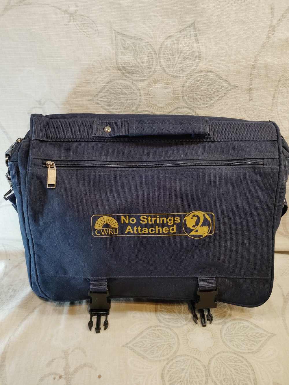 'No Strings Attached' Navy Expandable Messenger Bag